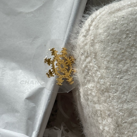 2024 CHANEL MOISTURE TO GO CHRISTMAS LIMITED EDITION SET - Picture 4 of 7